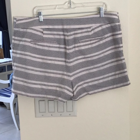 Ann Taylor LOFT The Riviera short diamond printed shorts - Picture 2 of 6